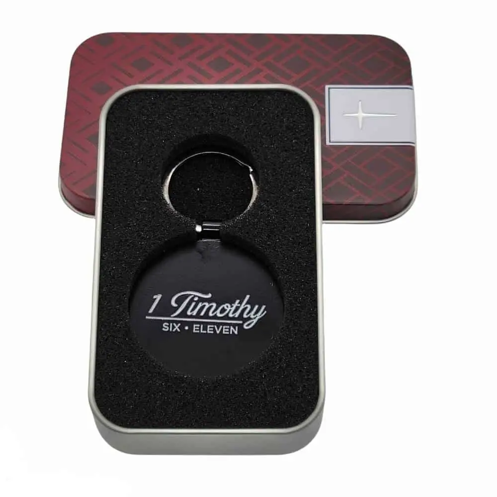 "Open high-quality tin box with 'Best Dad Ever' keyring placed on black foam, displayed on a white background."